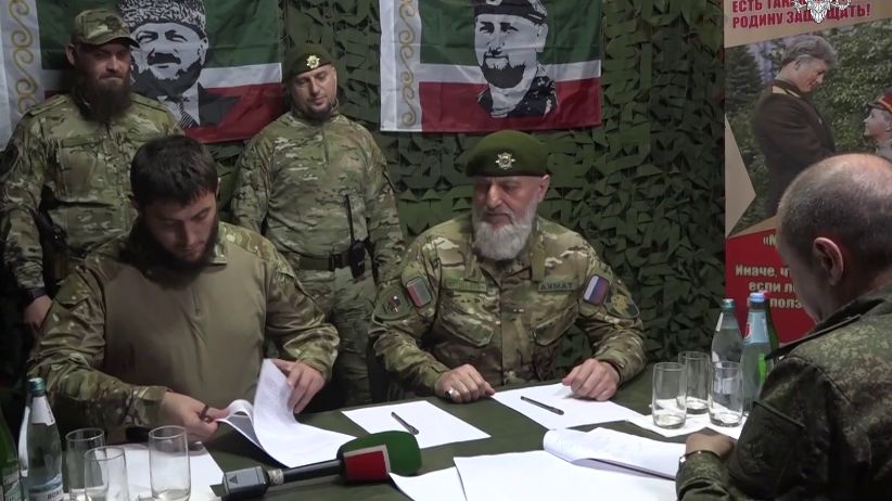 Čečenci ze zvláštních jednotek Achmat kývli na požadavek Šojgua. Posílí ruskou armádu proti Ukrajincům